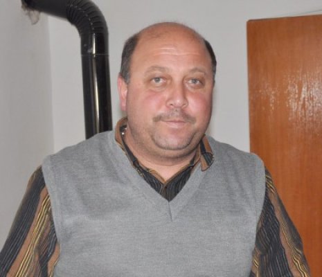 Fostul primar din Dobromir şi secretara au fost trimişi în judecată